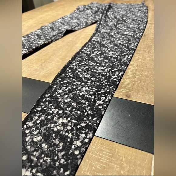 🩶Lululemon Wunder Under Pant (Hi-Rise)
Splatter White Black - Picture 4 of 11